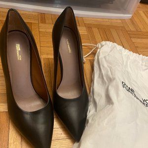 Diane von Furstenberg Pointy Black Pumps (size 36 / fits like US 6)